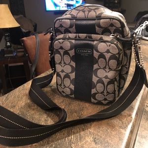 Coach Crossbody black and gray . Crossbody.